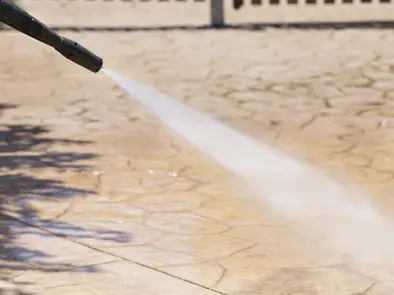 Nettoyage du béton imprimé avec de l'eau sous pression Nettoyage du béton imprimé avec de l'eau sous pression
